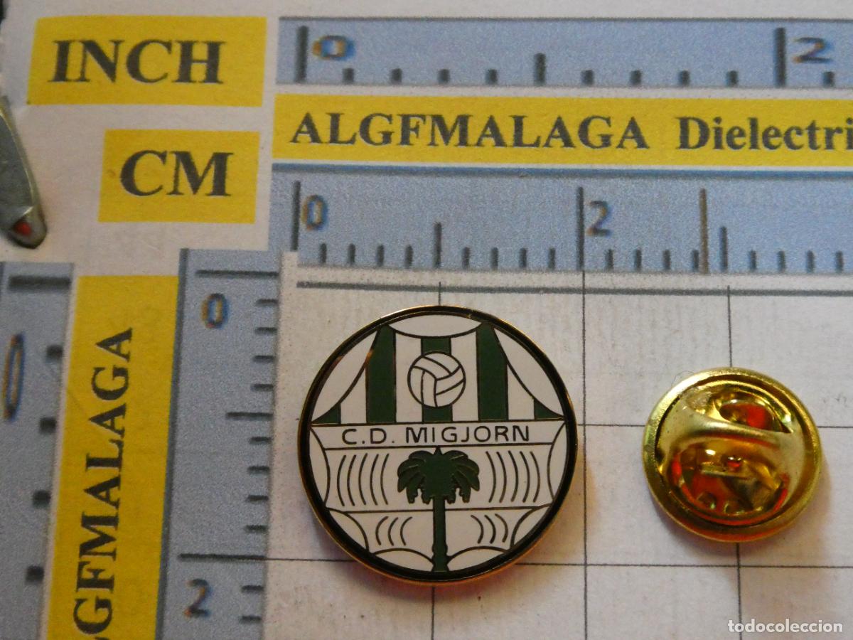 Collezionismo sportivo: PIN DE DEPORTES. F&Uacute;TBOL. CD MIGJORN MENORCA. ESCUDO DEL EQUIPO