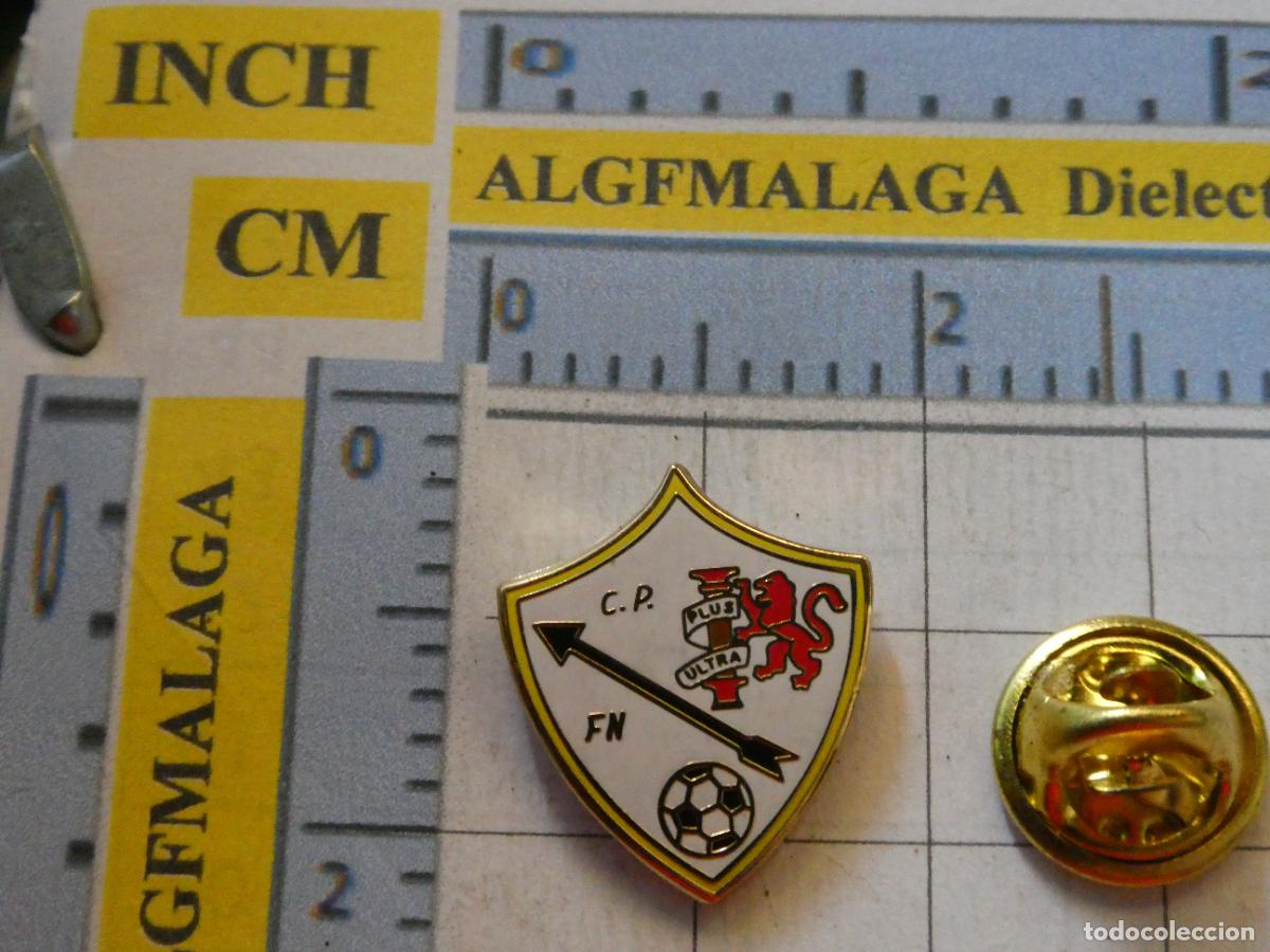 Colecionismo desportivo: PIN DE DEPORTES. F&Uacute;TBOL. CP FLECHA NEGRA DE BADAJOZ. ESCUDO DEL EQUIPO