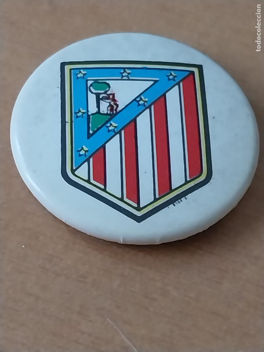 Collectionnisme sportif: ATLETICO AT MADRID CHAPA A&Ntilde;OS 80 VINTAGE FALTA ALFILER DORSO 2,5CMS