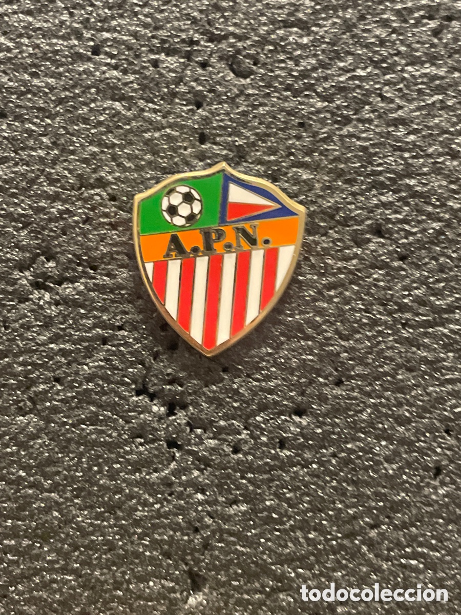 Collezionismo sportivo: Pin 52 CLUB ATLETICO PUEBLO NUEVO - Barcelona