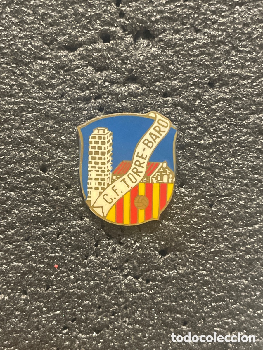 Collezionismo sportivo: Pin 57 C.F. TORRE BARO - Barcelona