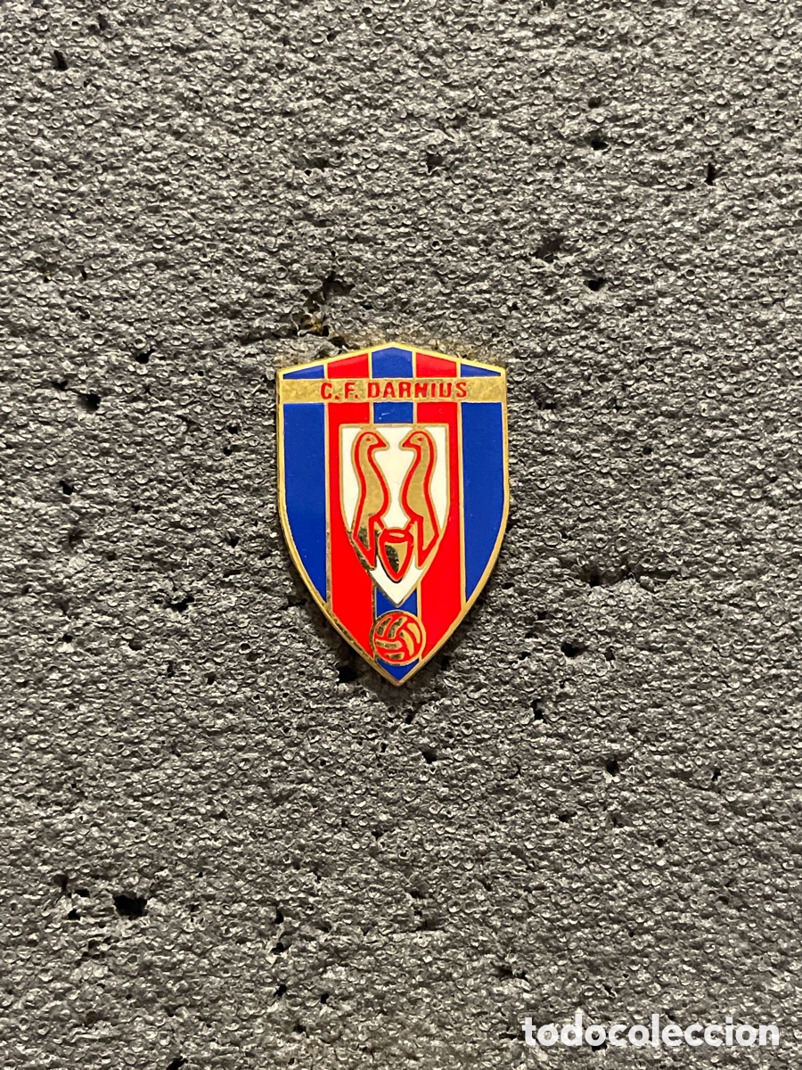 Collectionnisme sportif: Pin 63 C.F. DARNIUS - Darnius (Girona)