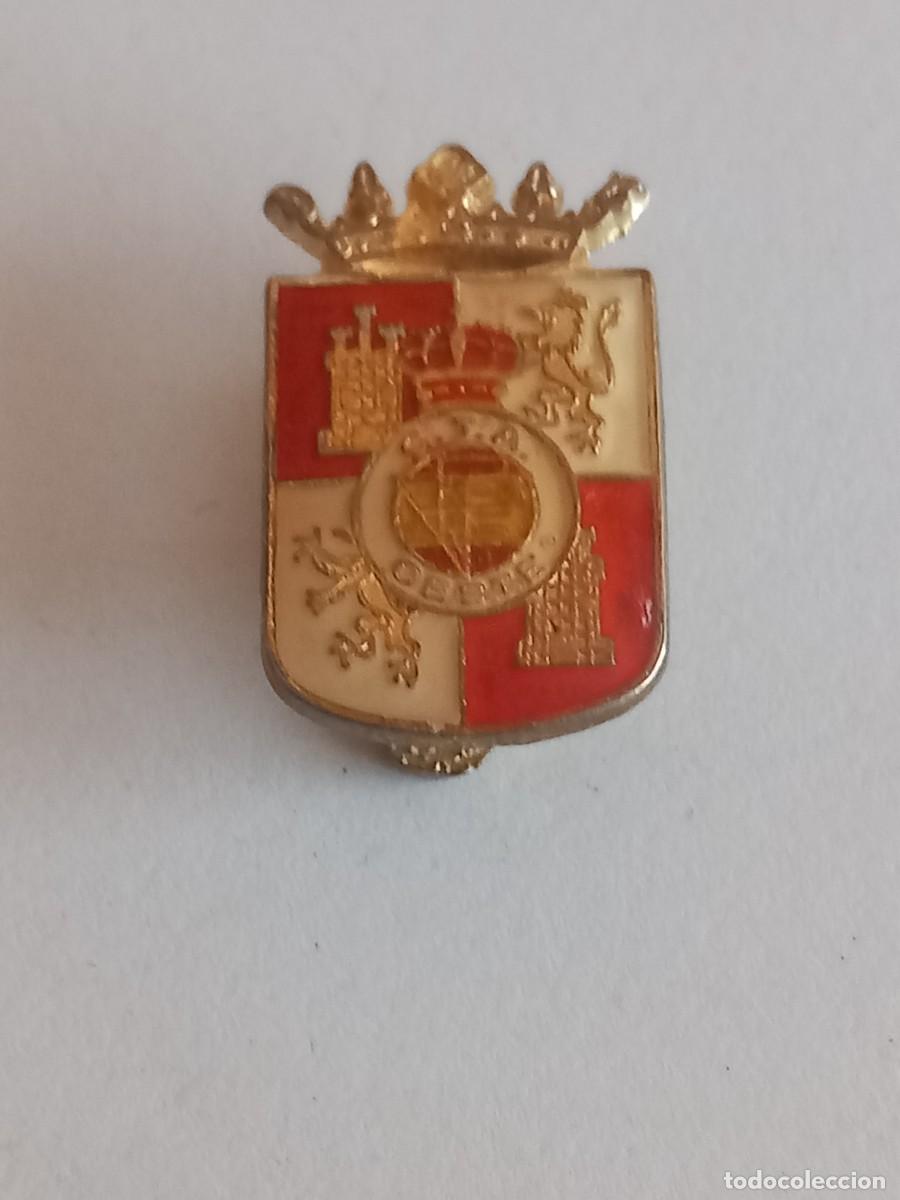 Coleccionismo deportivo: Insignia solapa comit&eacute; &aacute;rbitros Castilla y Le&oacute;n - Foto 1