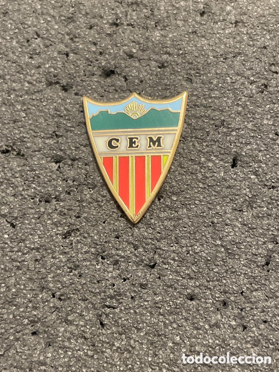 Collezionismo sportivo: Pin 134 C.D. MONTESQUIU - Montesquiu (Barcelona)
