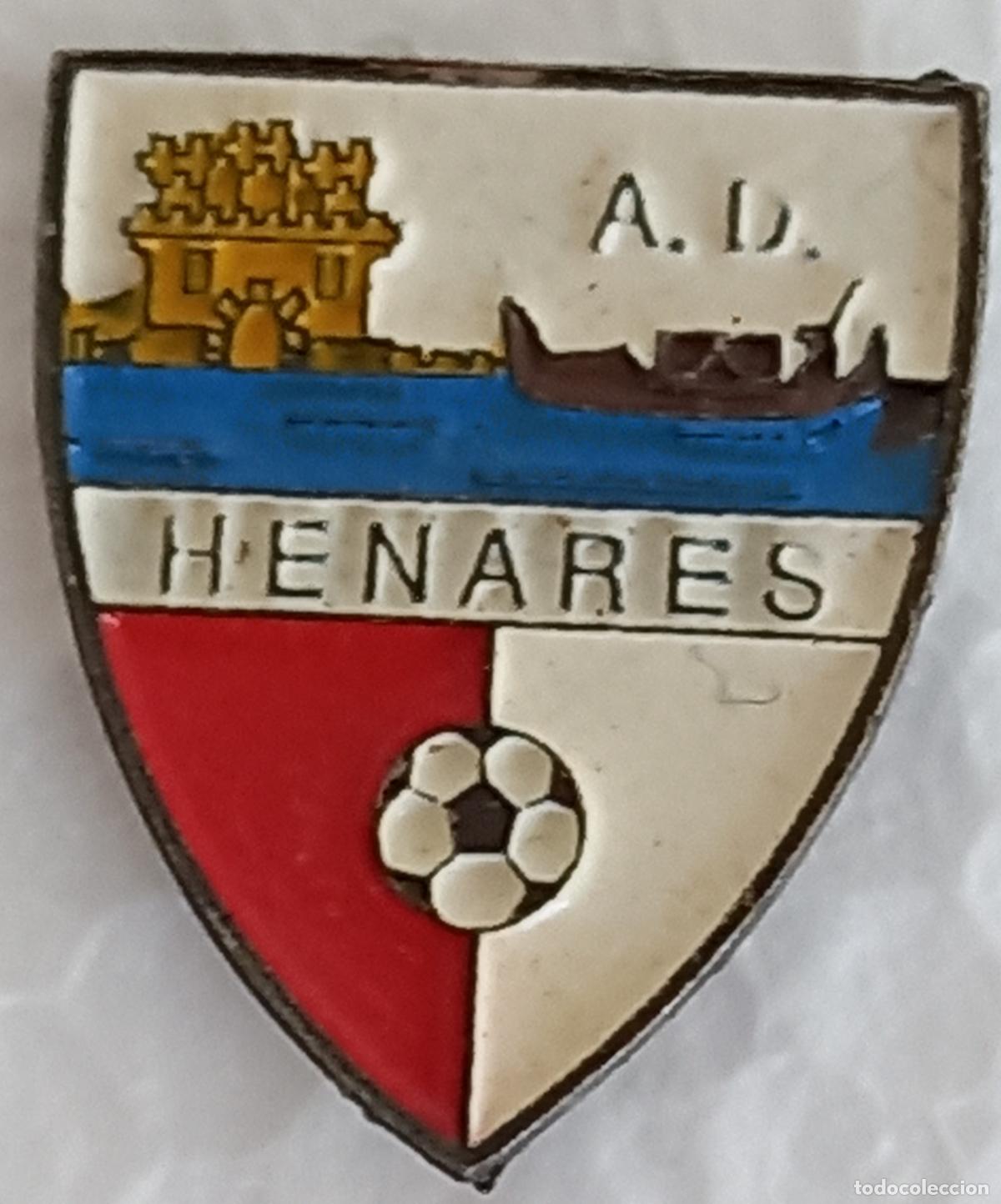 Collezionismo sportivo: A.D. HENARES - MADRID. ASOCIACI&Oacute;N DEPORTIVA. AS. Pin de equipo o club de F&uacute;tbol. Escudo.
