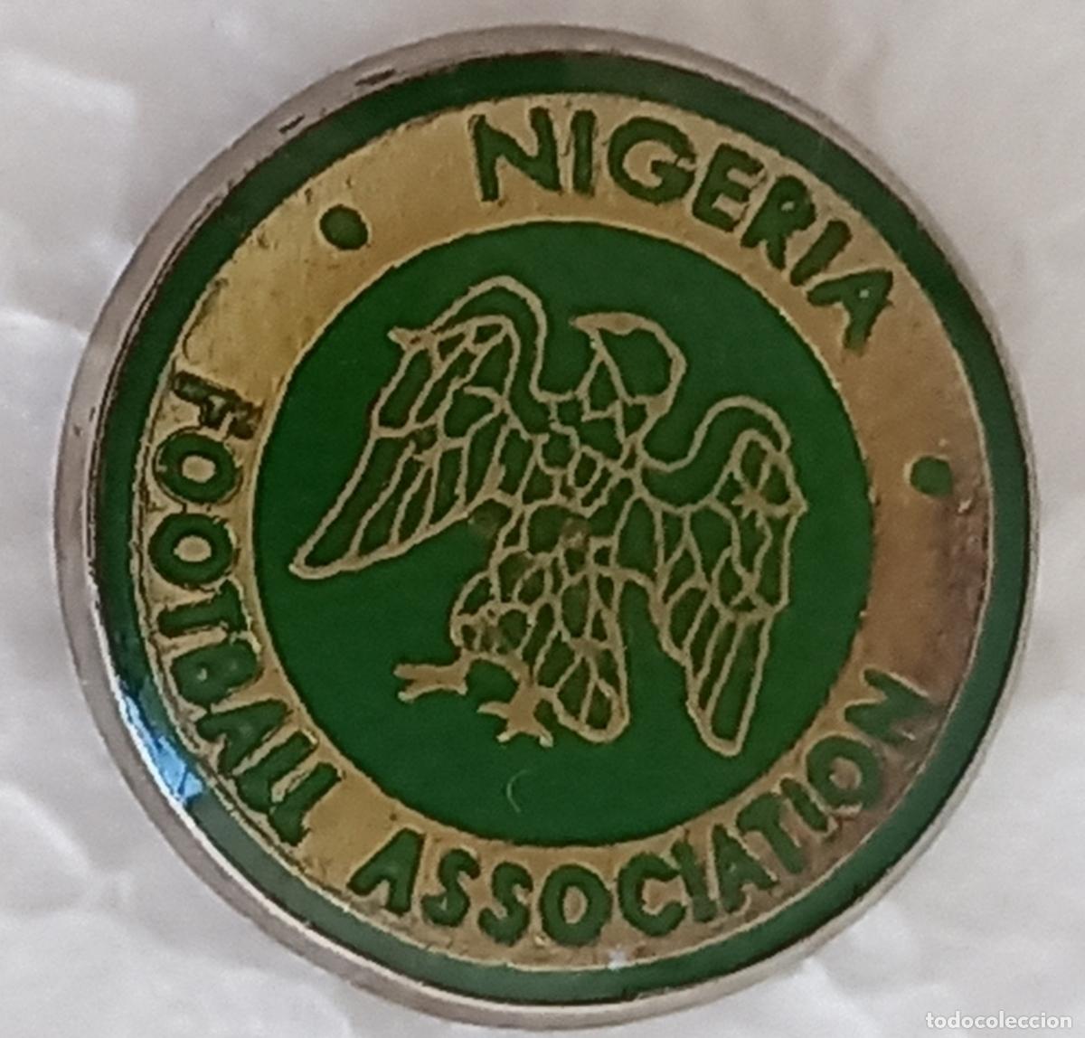 Collezionismo sportivo: Asociacion de Futbol de Nigeria. FOOTBALL ASSOCIATION. Pin de equipo o club de F&uacute;tbol. Escudo.