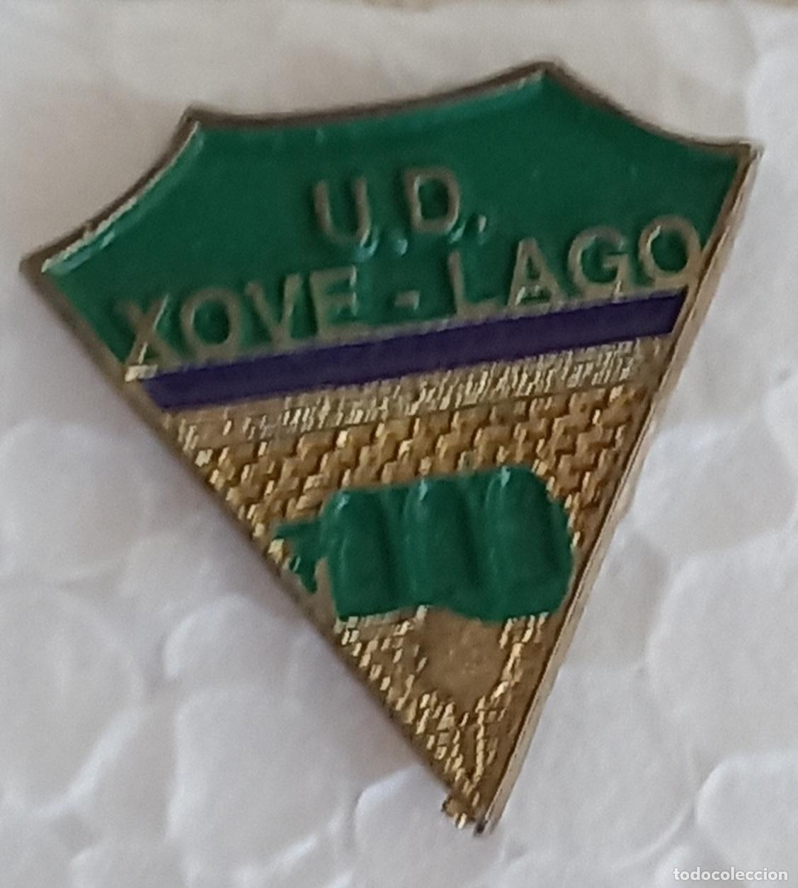 Collezionismo sportivo: U.D. XOVE LAGO - LUGO. Pin de equipo o club de F&uacute;tbol. Escudo.