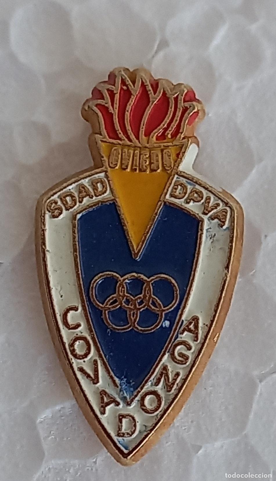 Collezionismo sportivo: SOCIEDAD DEPORTIVA COVADONGA. SDC. SDAD DPVA. Pin de equipo o club de F&uacute;tbol. Escudo.