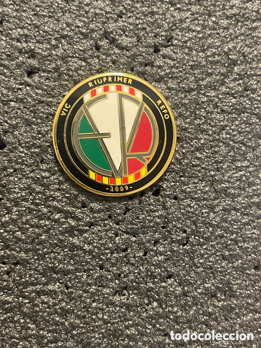 Sammelleidenschaft Sport: Pin 198 VIC RIUPRIMER REFO F.C. - Vic (Barcelona)