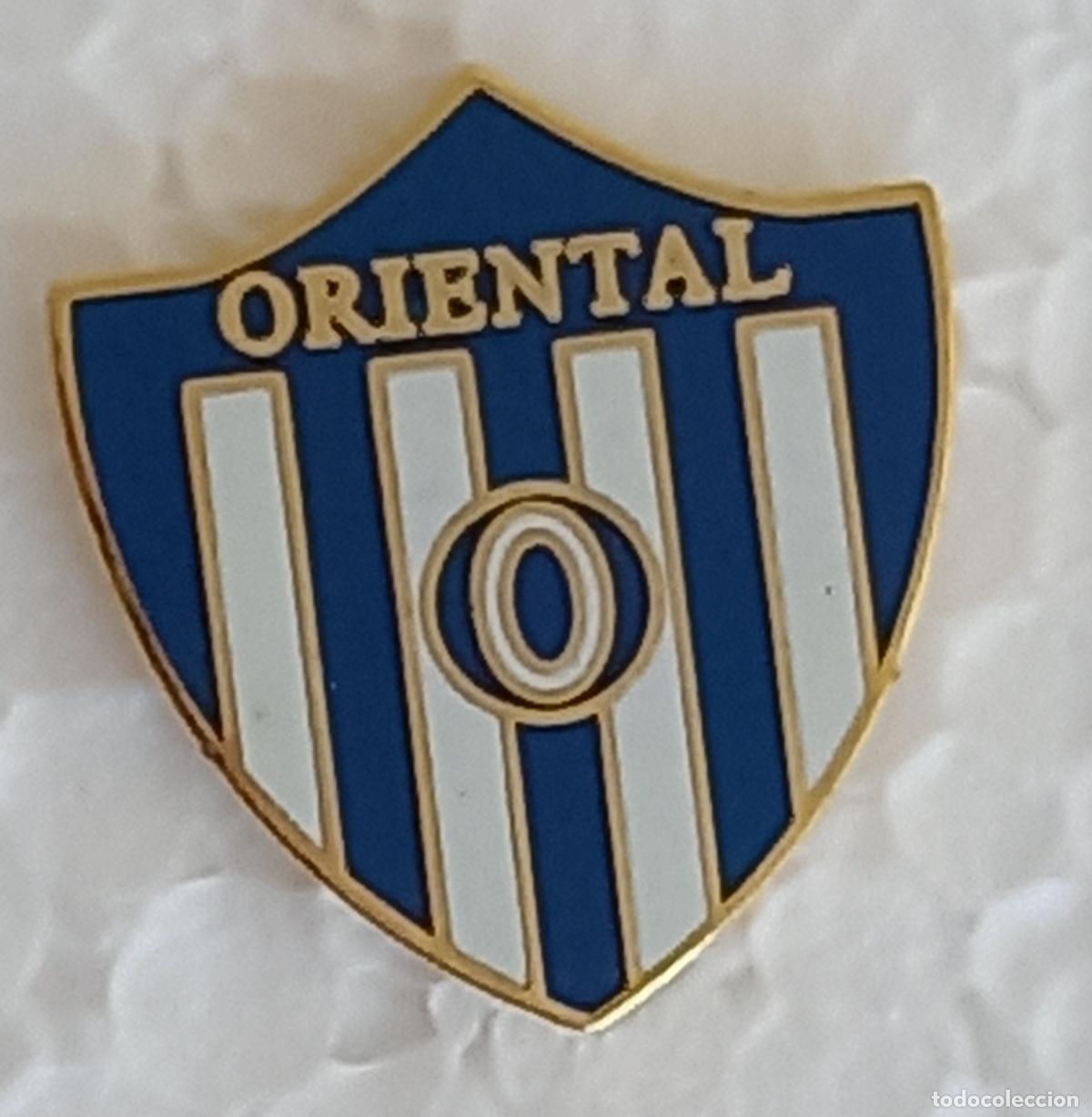 Sammelleidenschaft Sport: Club Oriental de La Paz. URUGUAY. Pin, insignia o emblema de equipo club de F&uacute;tbol Escudo
