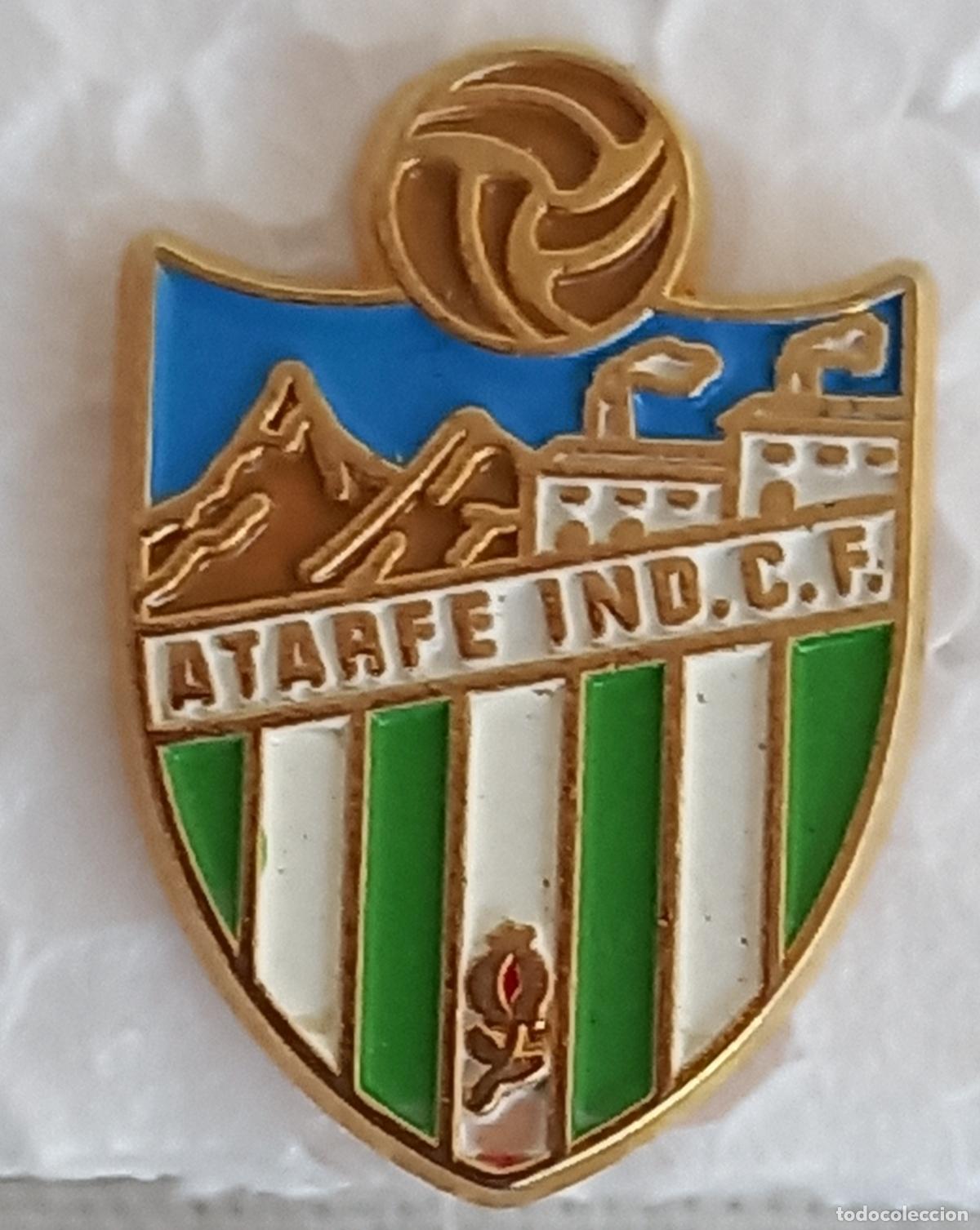 Sammelleidenschaft Sport: Atarfe Industrial CF Granada. Pin, insignia o emblema de equipo club de F&uacute;tbol Escudo