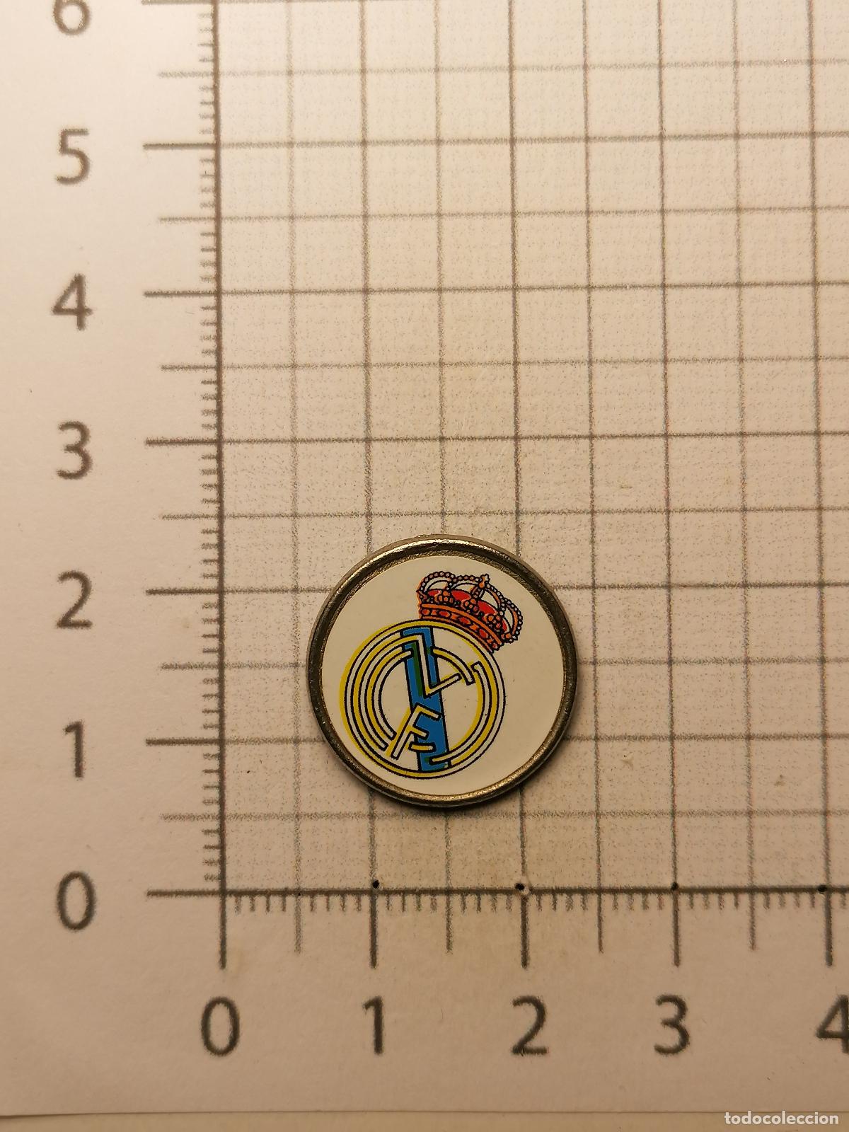 Coleccionismo deportivo: PIN ESCUDO REAL MADRID - Foto 1