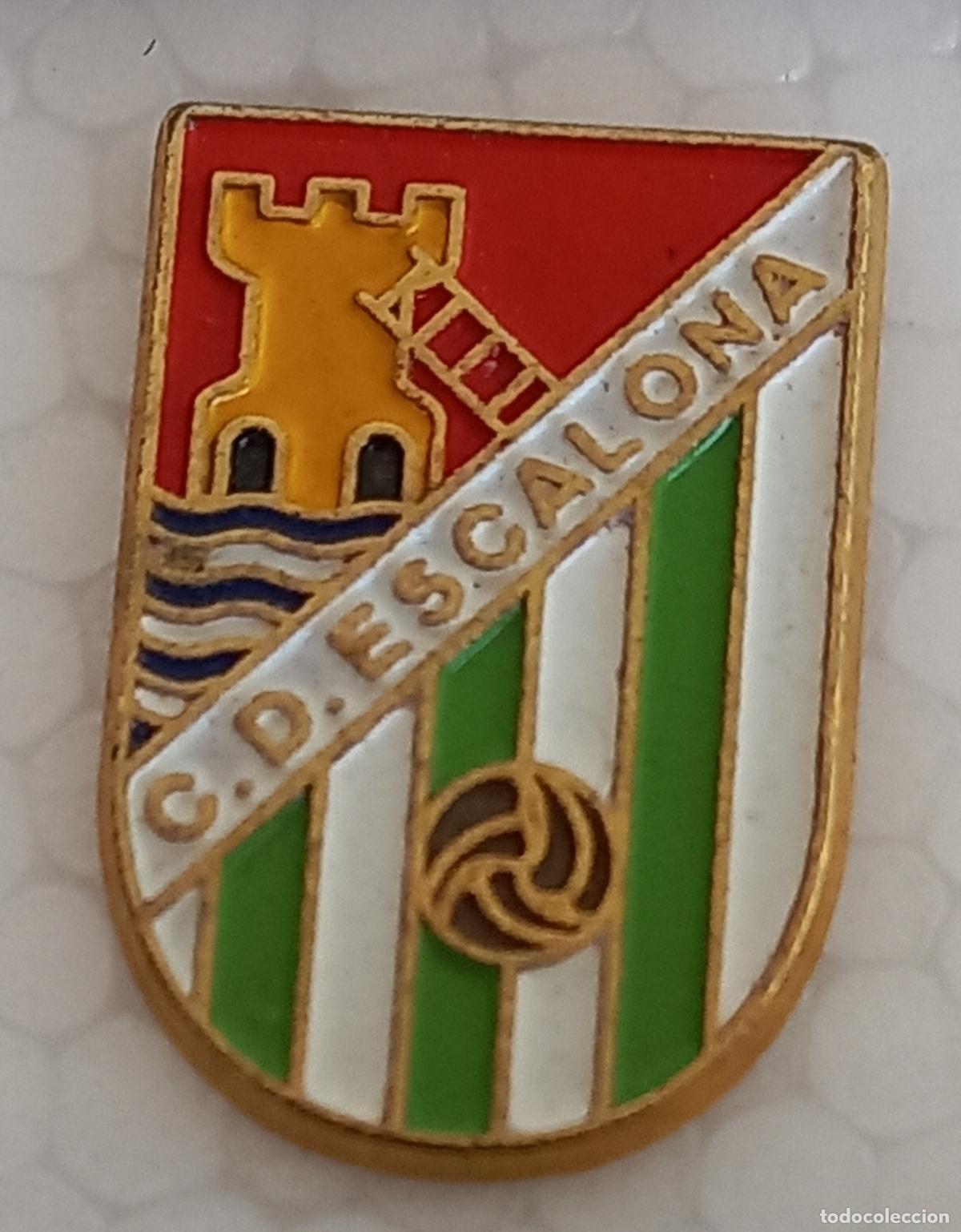 Sammelleidenschaft Sport: C. D. ESCALONA - Escalona (Toledo). Pin insignia o emblema de equipo club de F&uacute;tbol Escudo