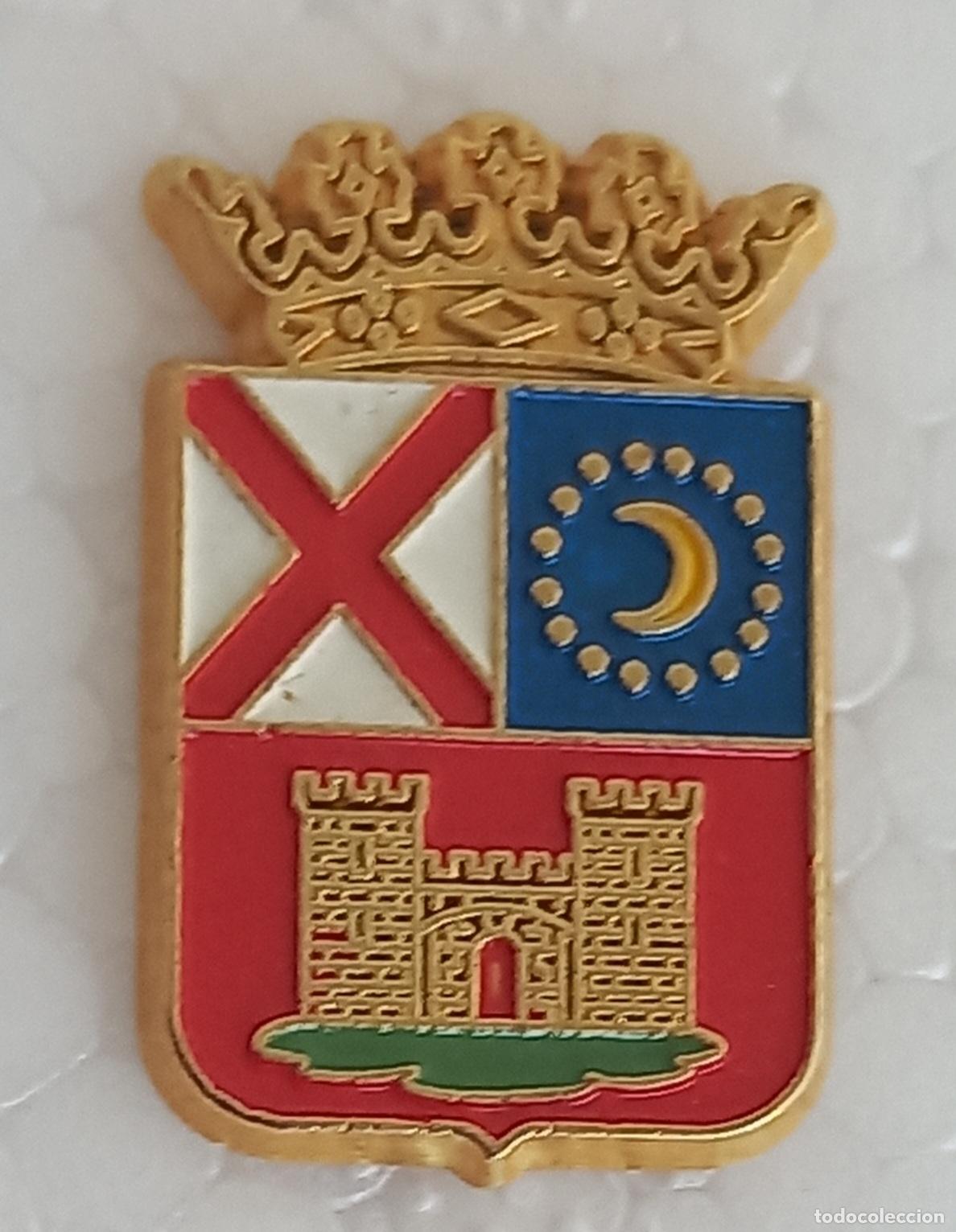 Collectionnisme sportif: RACING LERME&Ntilde;O. BURGOS. Pin insignia o emblema de equipo club de F&uacute;tbol Escudo