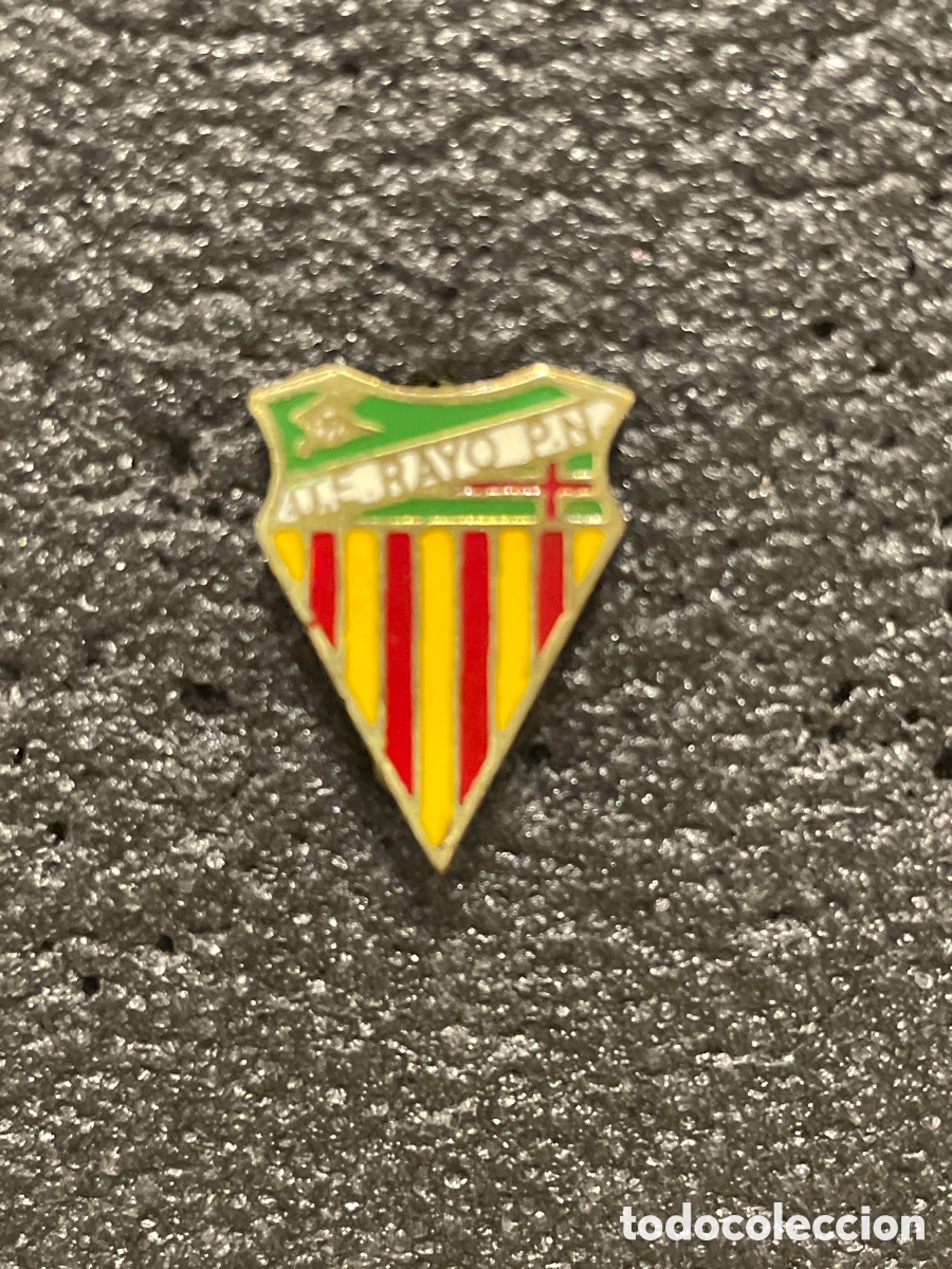 Sammelleidenschaft Sport: Pin 329 U.E. RAYO PUEBLO NUEVO - Barcelona