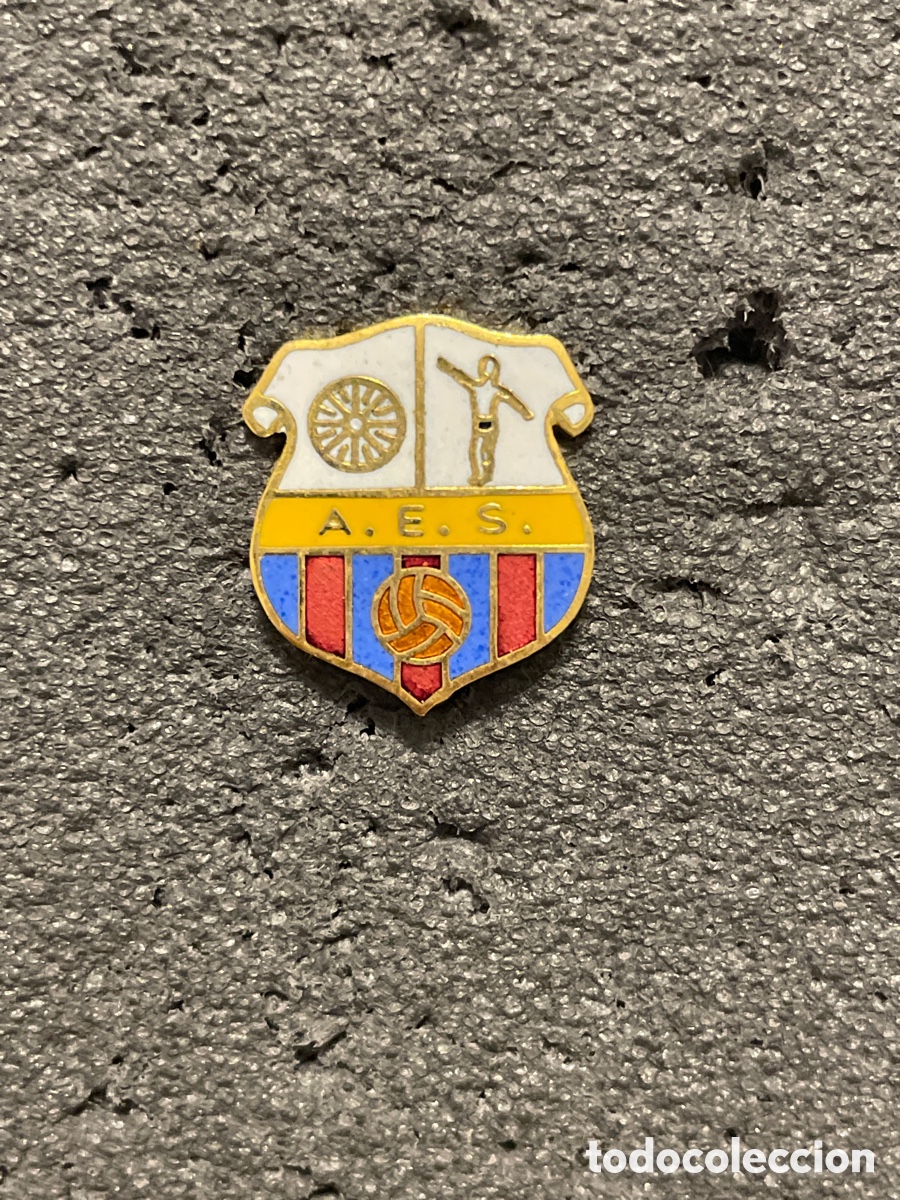 Coleccionismo deportivo: Pin 341 A.E. SAGRERENCA - Barcelona - Foto 1