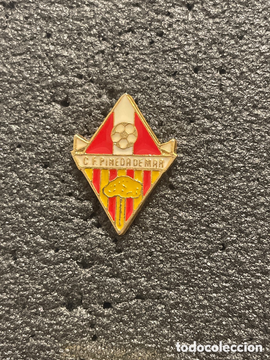 Sammelleidenschaft Sport: Pin 424 C.F. PINEDA DE MAR - Pineda de Mar (Barcelona)