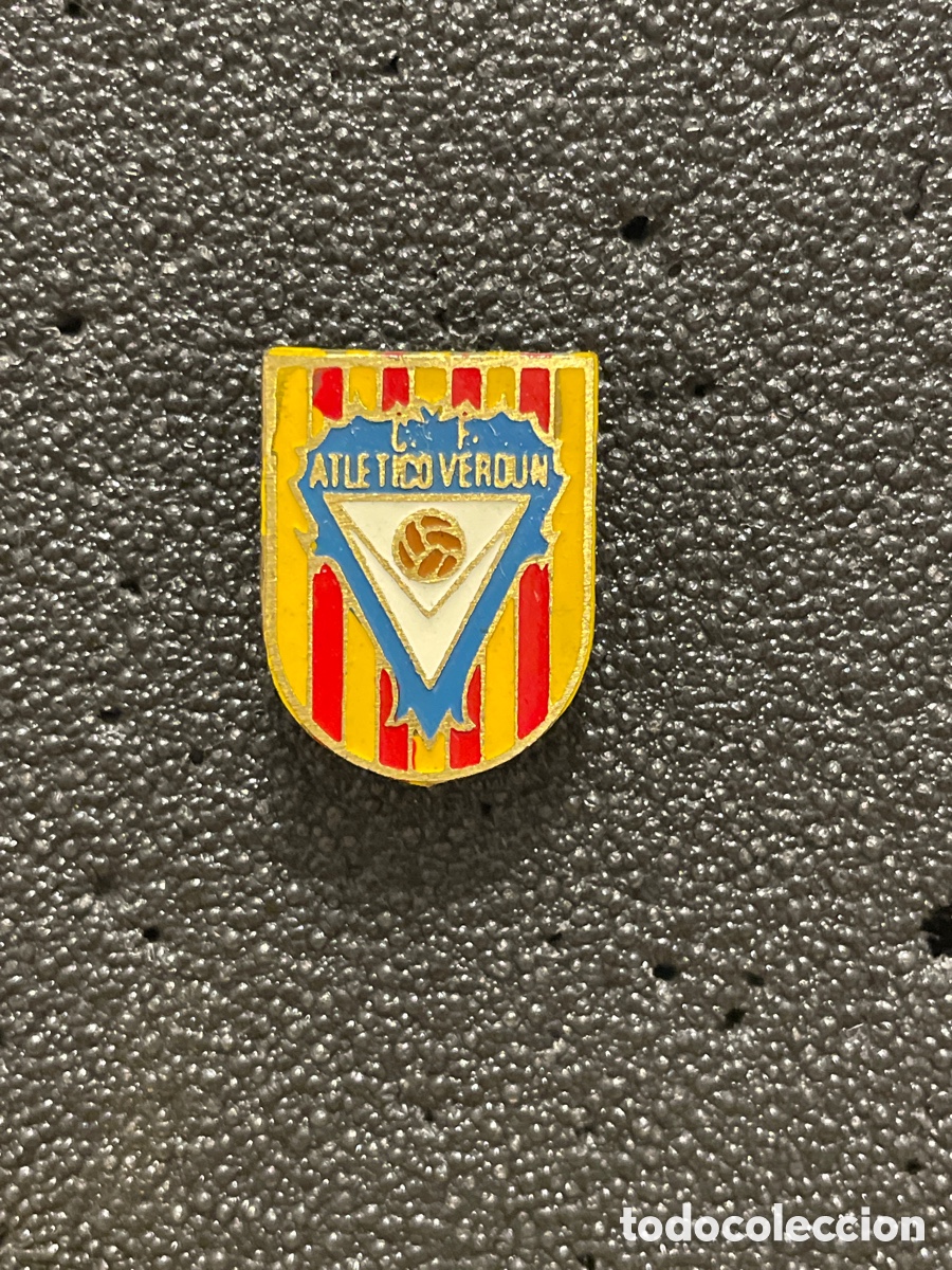 Sammelleidenschaft Sport: Pin 447 C.F. ATLETICO VERDUN - Barcelona