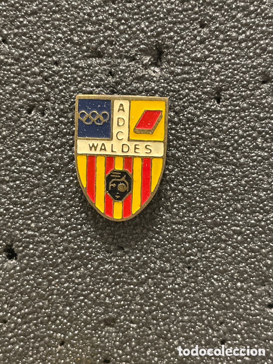 Coleccionismo deportivo: Pin 448 A.D.C. WALDES - Barcelona - Foto 1