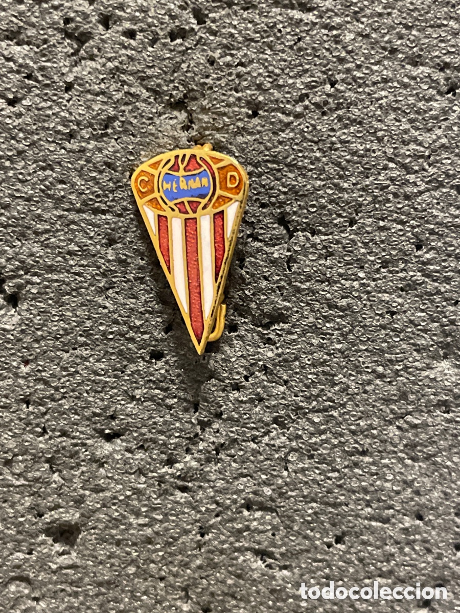 Coleccionismo deportivo: Pin 564 C.D. HERNAN - Barcelona - Foto 1
