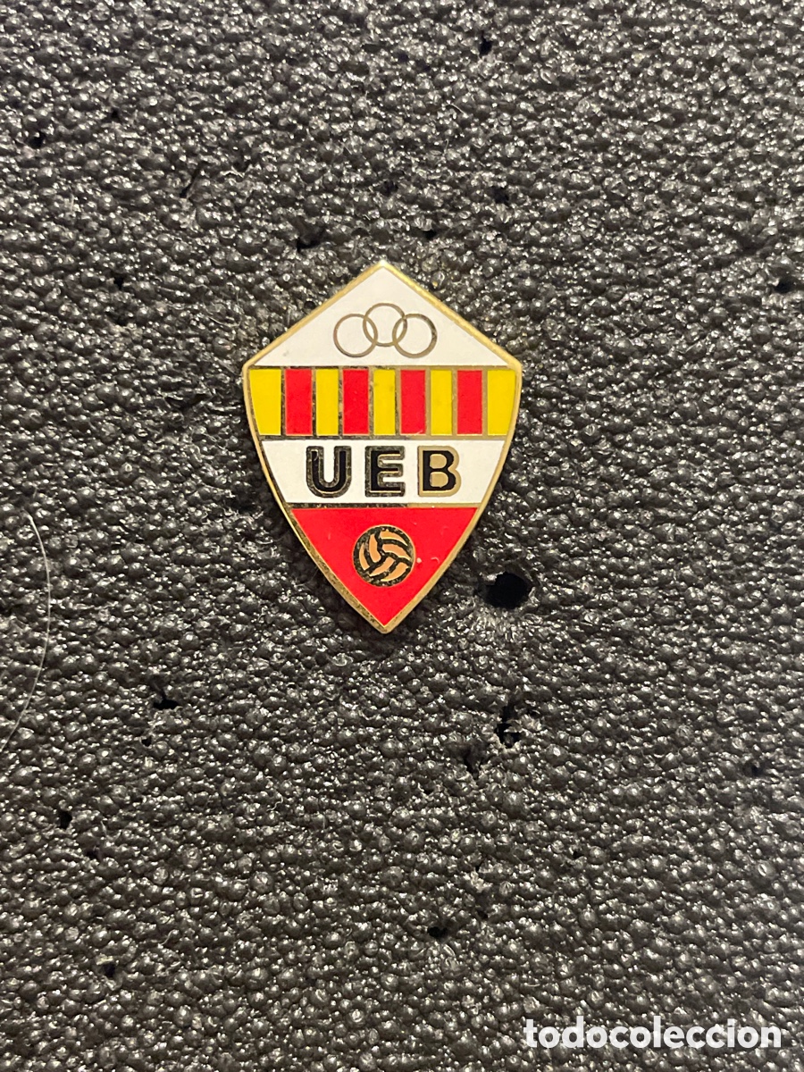 Coleccionismo deportivo: Pin 574 U.E. BREDA - Breda (Girona) - Foto 1