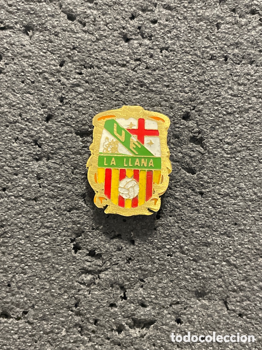 Coleccionismo deportivo: Pin 608 U.E. LA LLANA - Barcelona - Foto 1