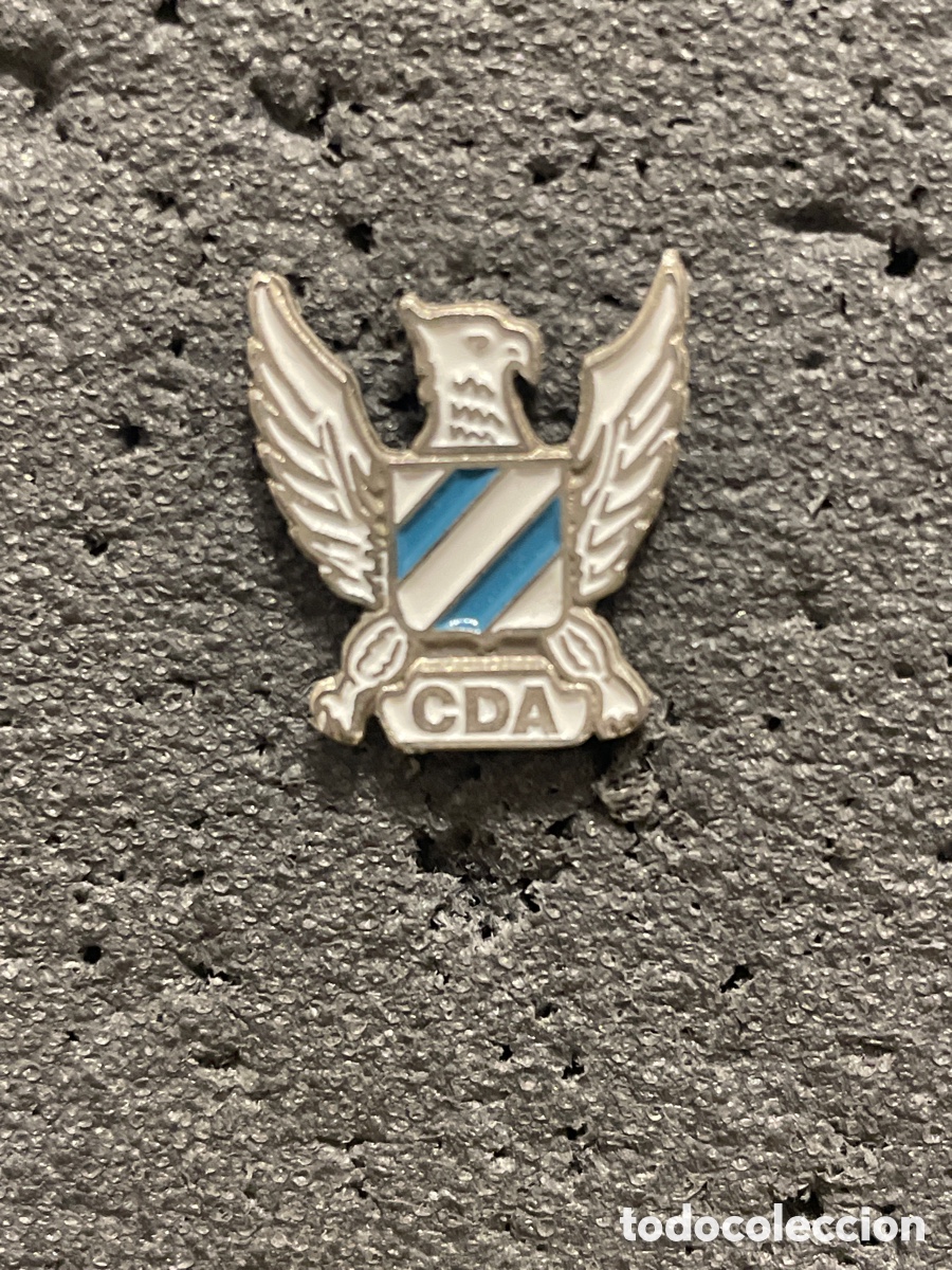 Collectionnisme sportif: Pin 685 C.D. AGUILARENSE - Hospitalet de Llobregat (Barcelona)