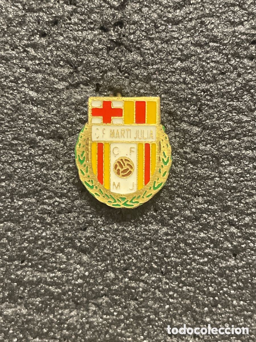 Collectionnisme sportif: Pin 722 C.F. MART&Iacute; JULIA - L&rsquo; Hospitalet de Llobregat (Barcelona)