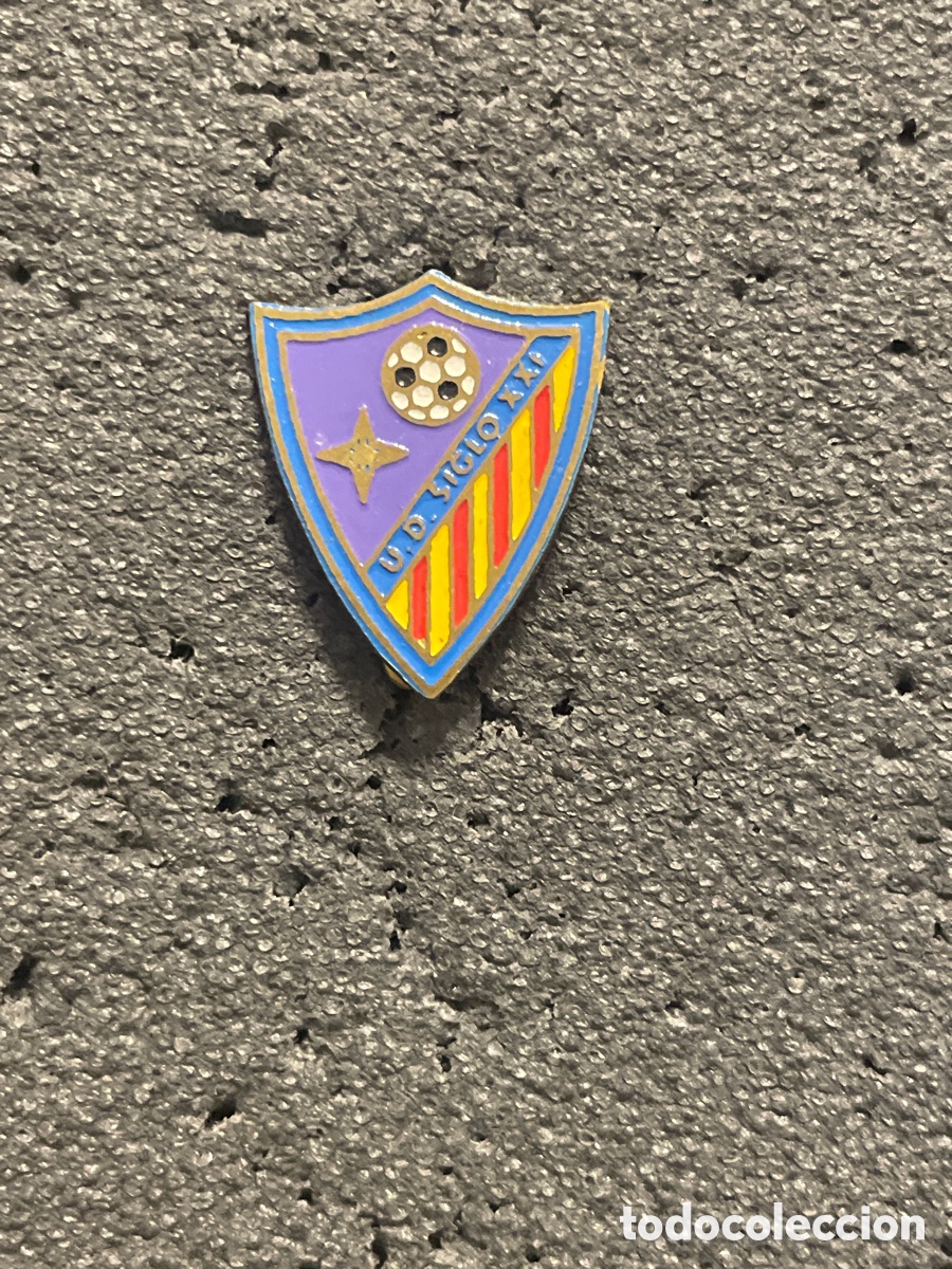 Collezionismo sportivo: Pin 803 U.D. SIGLO XXI - Cerdanyola del Valles (Barcelona)
