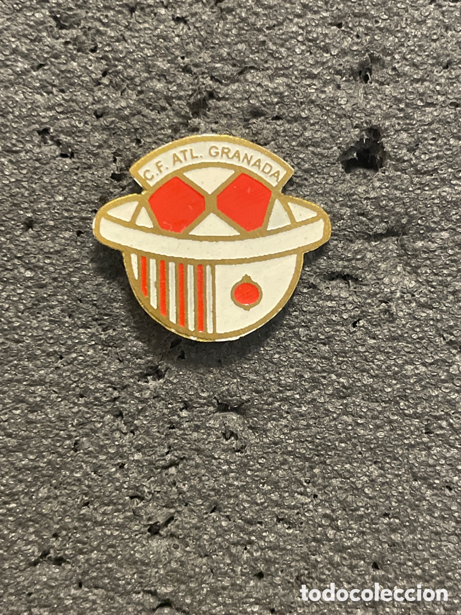 Collezionismo sportivo: Pin 807 C.F. ATLETICO GRANADA - Sabadell (Barcelona)