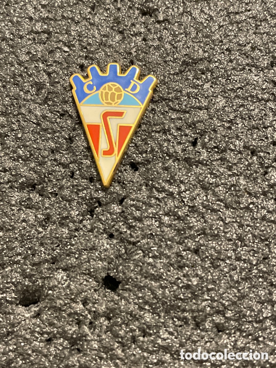 Collezionismo sportivo: Pin 845 C.D. TALLERES SEVIL - Tarragona
