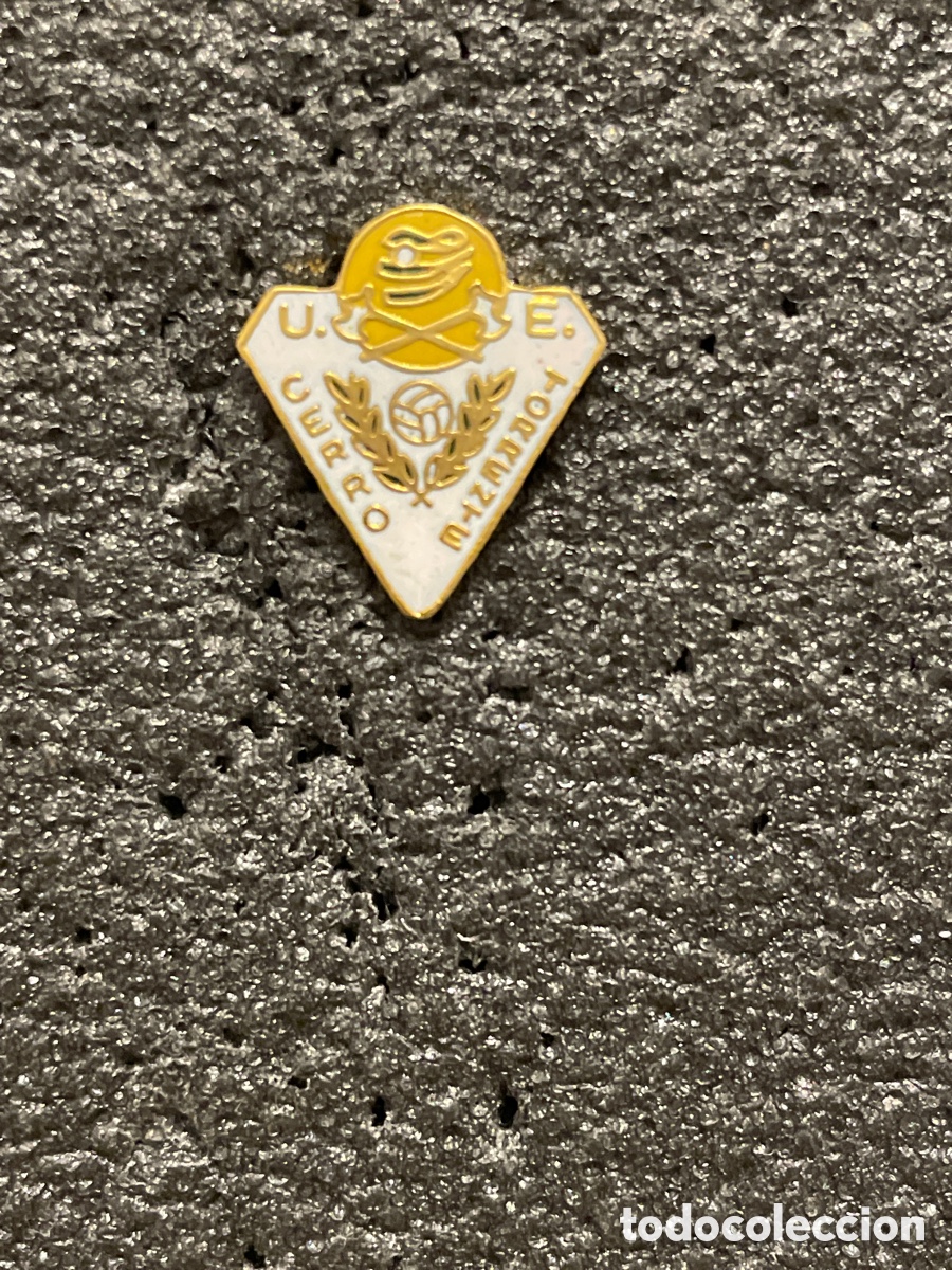 Collezionismo sportivo: Pin 851 U.E. CERRO TORRENTE - Barcelona