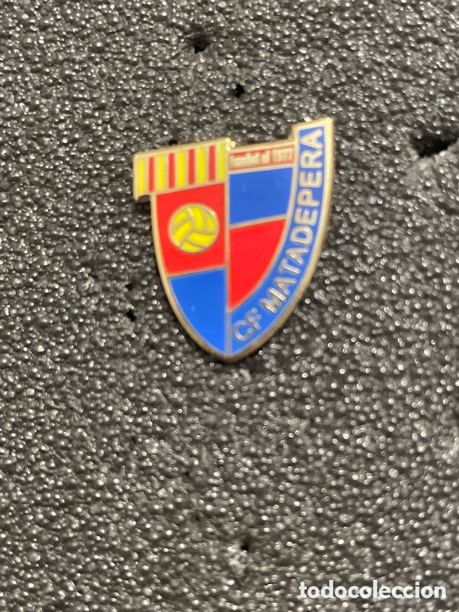 Colecionismo desportivo: Pin 967 C.F. MATADEPERA - Matadepera (Barcelona)