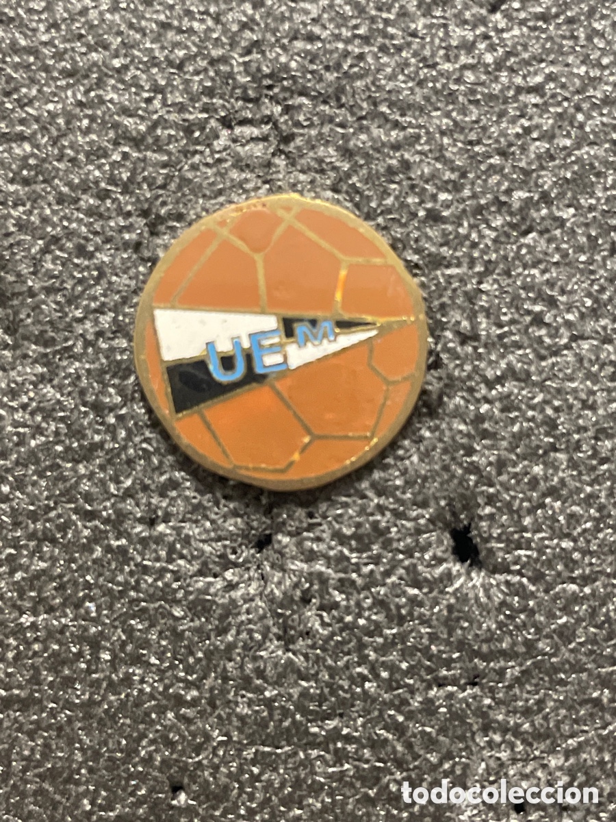 Collezionismo sportivo: Pin 1002 U.E. MASSANET - Massanet de la Selva (Girona)