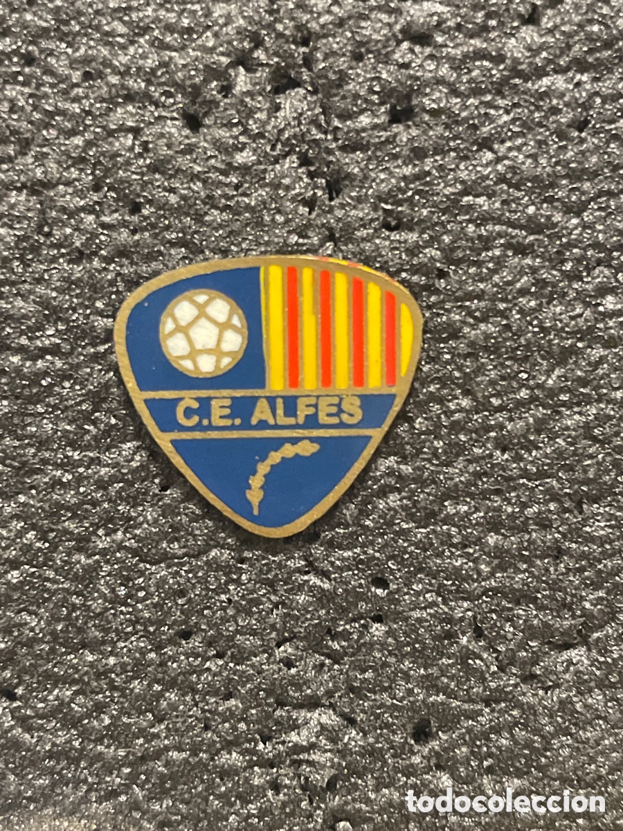 Coleccionismo deportivo: Pin 1017 C.E. ALFES - Alfes (Lleida) - Foto 1