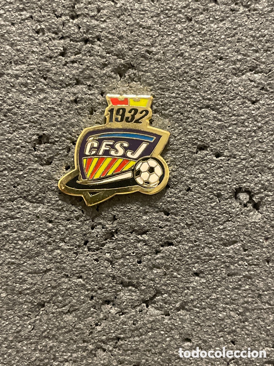 Collezionismo sportivo: Pin 1075 C.F. SANT JULIA - Sant Julia de Villatorta (Barcelona)