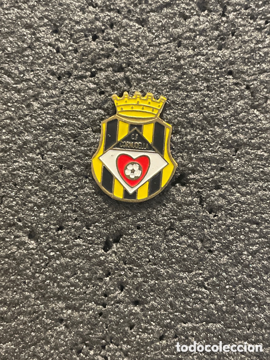 Sammelleidenschaft Sport: Pin 1105 C.F. CORNUDELLA - Cornudella de Montsant (Tarragona)
