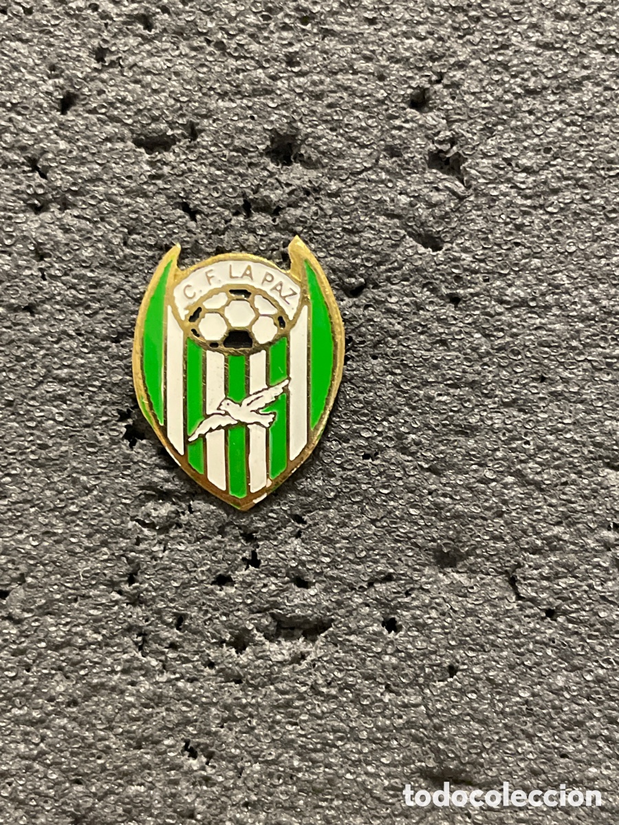 Sports collectibles: Pin 1117 C.F. LA PAZ - Vilanova del Cam&iacute; (Barcelona)