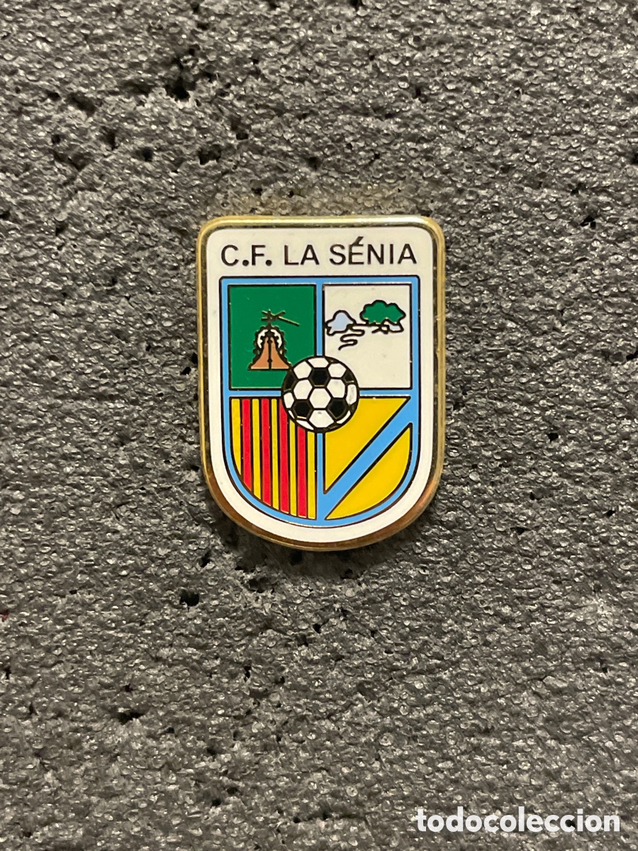 Sports collectibles: Pin 1163 C.F. LA SENIA - La Senia (Tarragona)