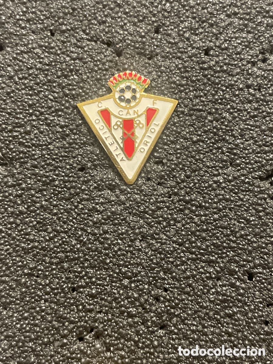 Collectionnisme sportif: Pin 1206 C.F. AT. CAN ORIOL - Rubi (Barcelona)