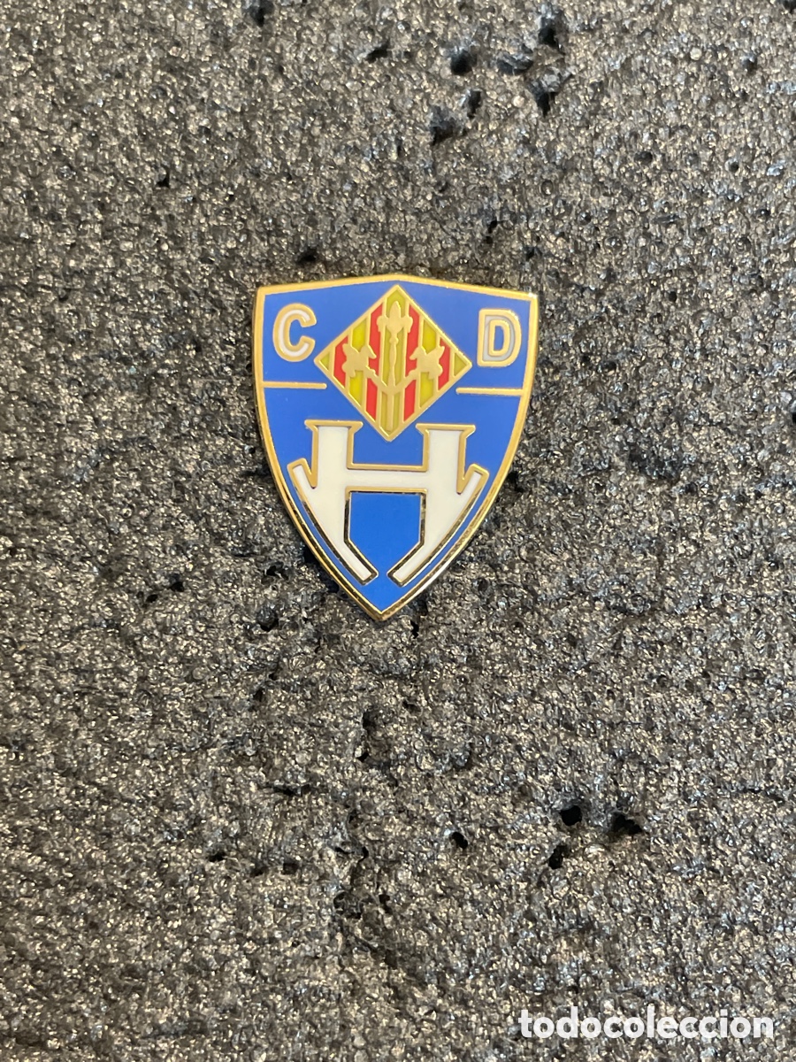Sports collectibles: Pin 1312 C.D. HURACAN - Lleida