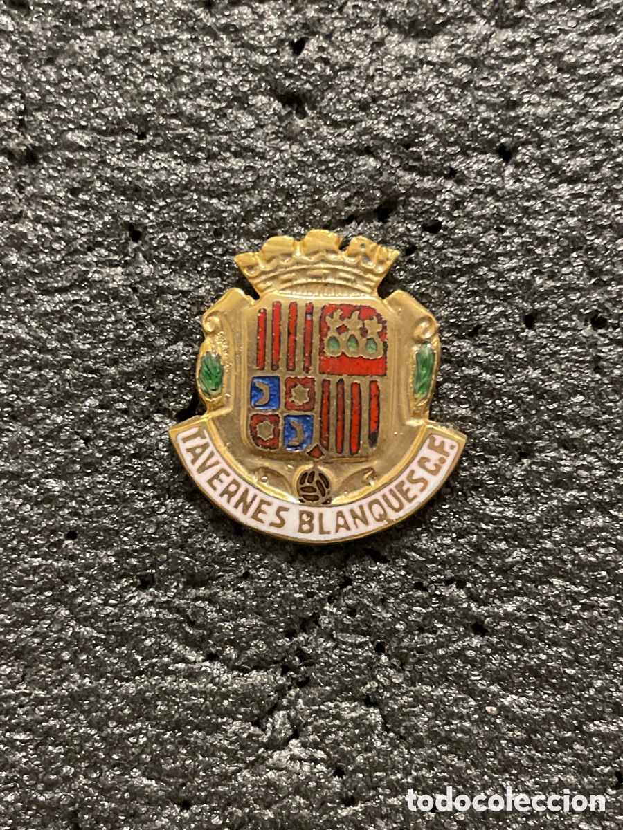 Sports collectibles: Pin 303 TAVERNES BLANQUES C.F. - Tavernes Blanques (Valencia)