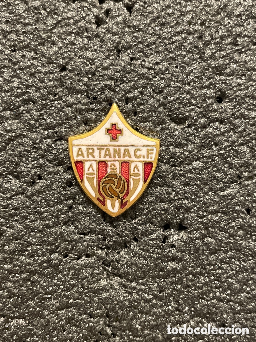 Sports collectibles: Pin 340 ARTANA C.F. - Artana (Castellon)