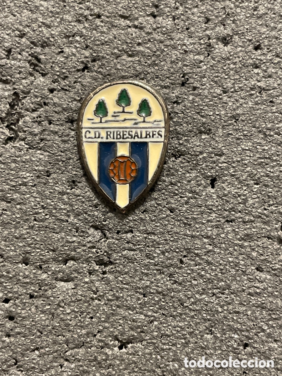 Sports collectibles: Pin 363 C.D. RIBESALBES - Ribesalbes (Castellon)