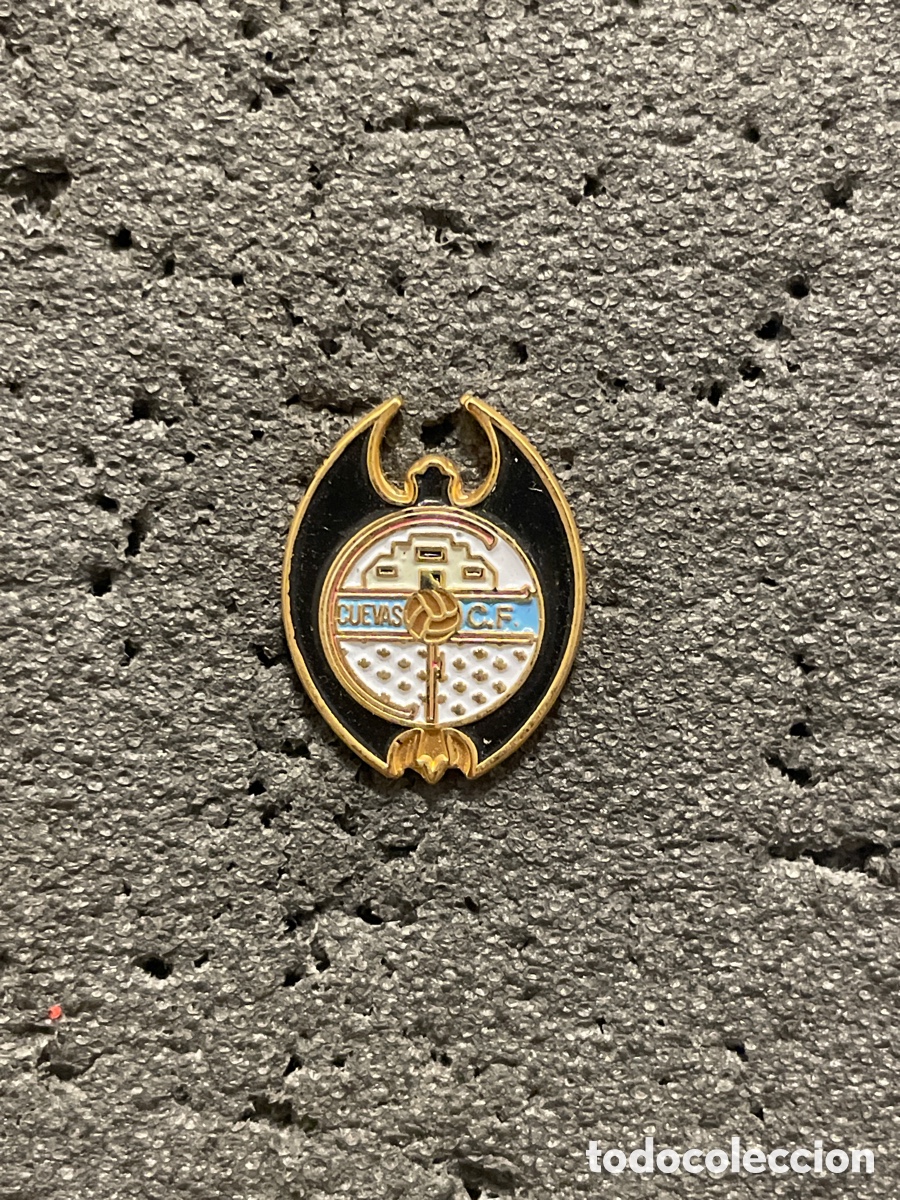 Sports collectibles: Pin 372 CUEVAS C.F. - Las Cuevas (Valencia)
