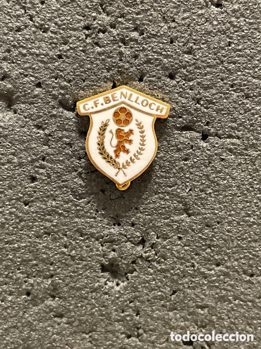 Sports collectibles: Pin 391 C.F. BENLLOCH - Benlloch (Castellon)