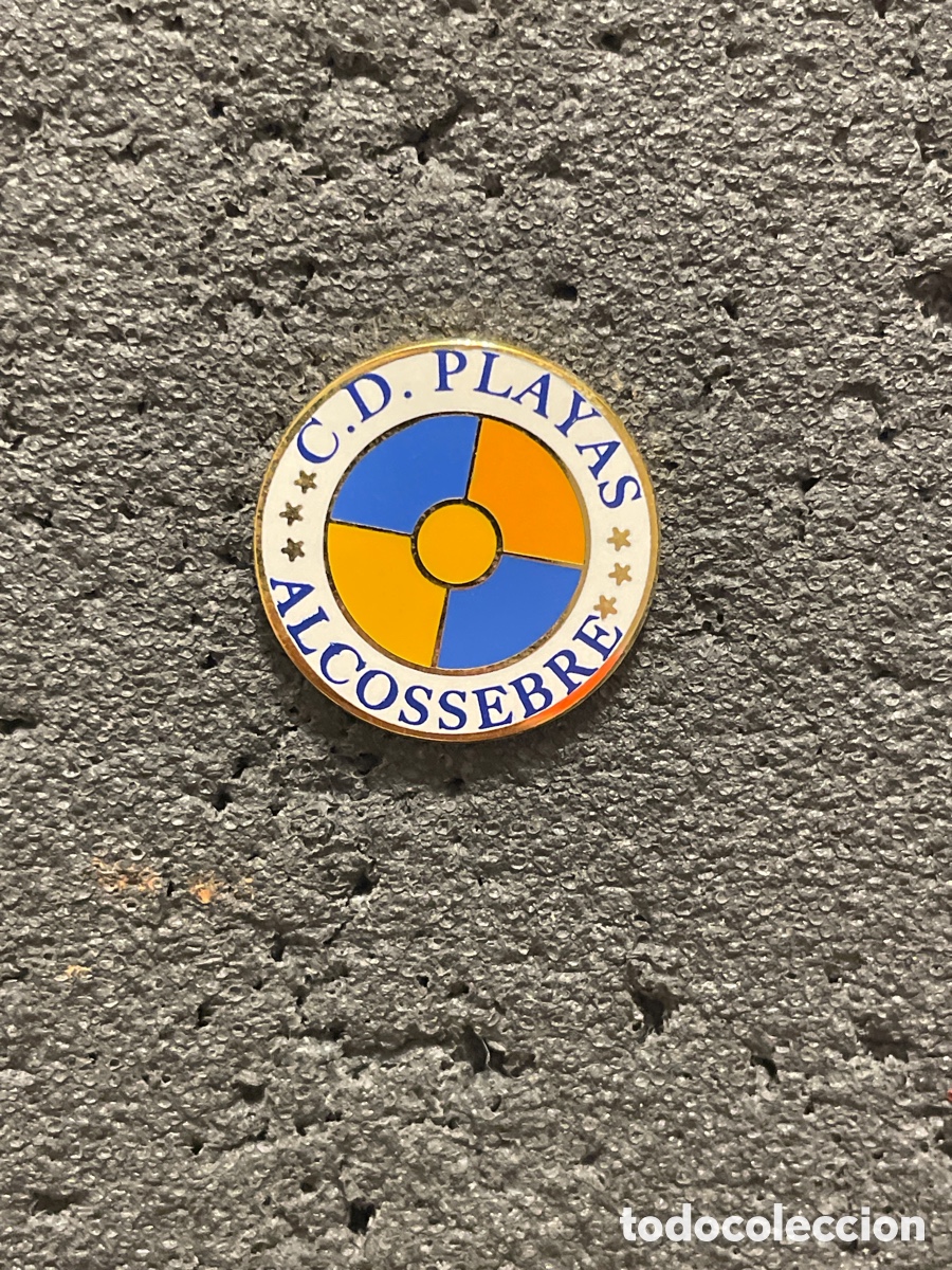 Sports collectibles: Pin 392 C.D. PLAYAS ALCOSSEBRE - Alcossebre (Castellon)