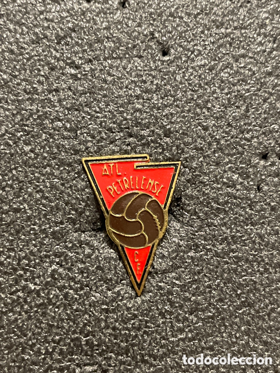 Sammelleidenschaft Sport: Pin 443 ATLETICO PETRELENSE C.F. - Petrel (Alicante)