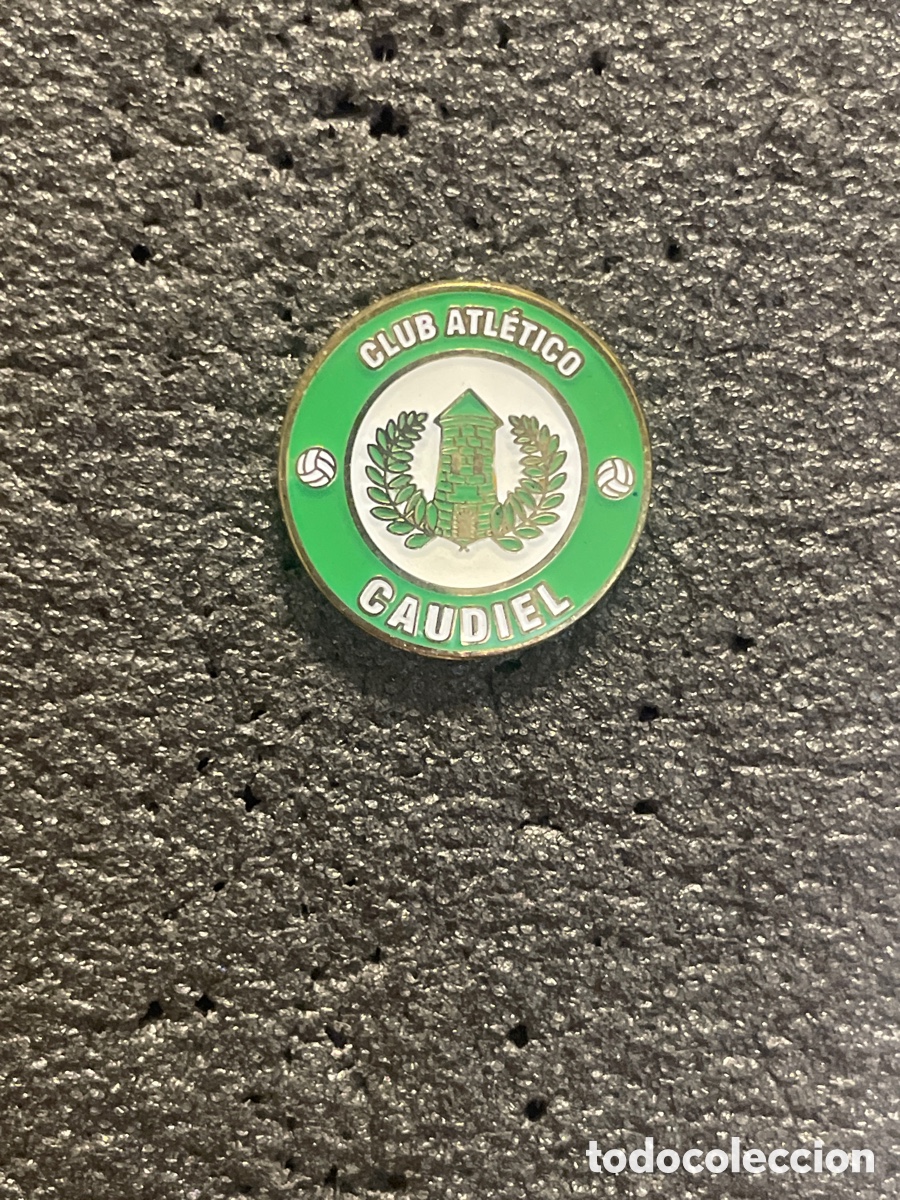 Coleccionismo deportivo: Pin 590 CLUB ATLETICO CAUDIEL - Caudiel (Valencia)