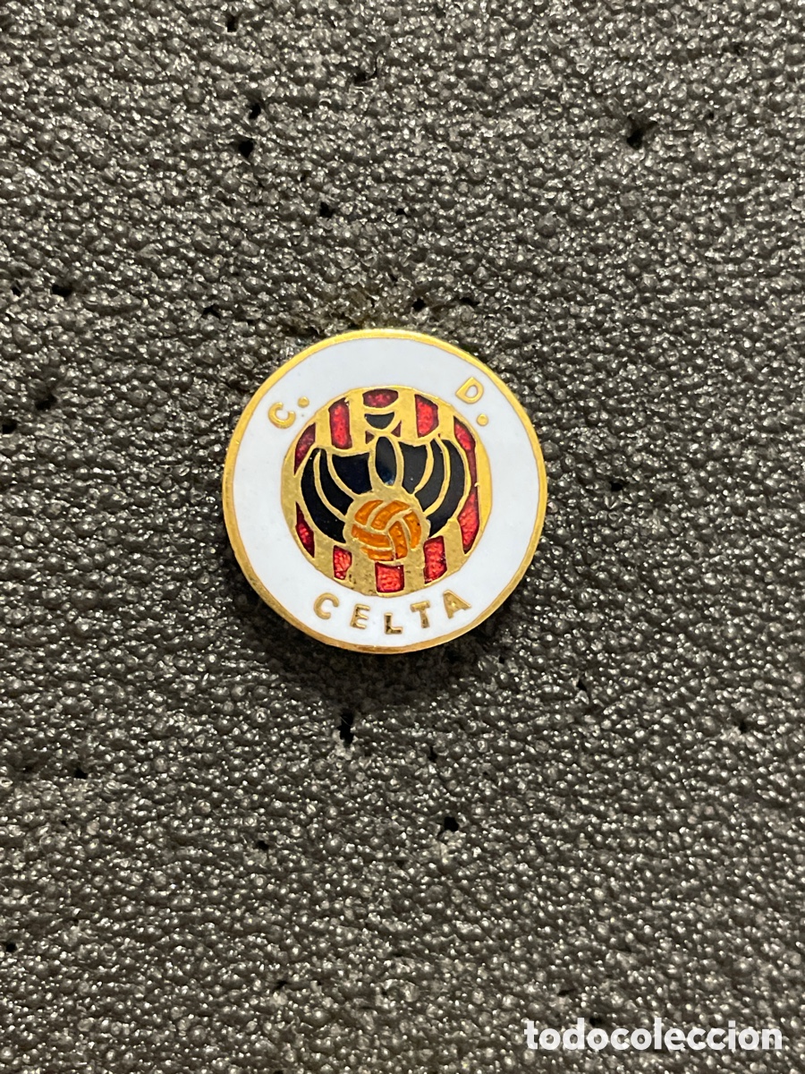 Sports collectibles: Pin 632 C.D. CELTA - Valencia